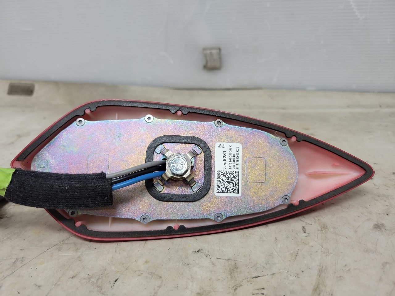 2018 CAMARO SHARK FIN ANTENNA 23269281 RED 26970 - image 8