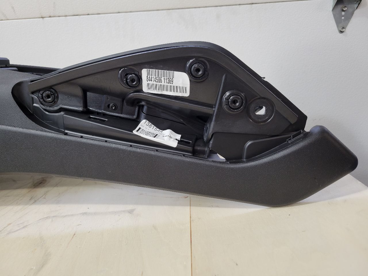 2018 CAMARO 2SS CENTER CONSOLE WIRELESS CHARGER 26977 - image 3