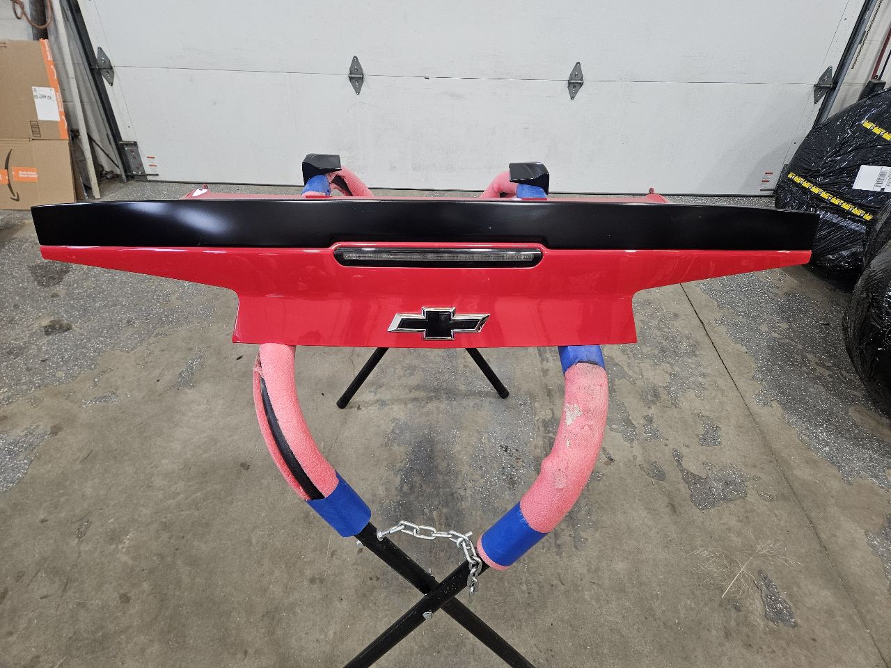 2018 CAMARO SS 1LE DECKLID & SPOILER RED G7C 26981 - image 1