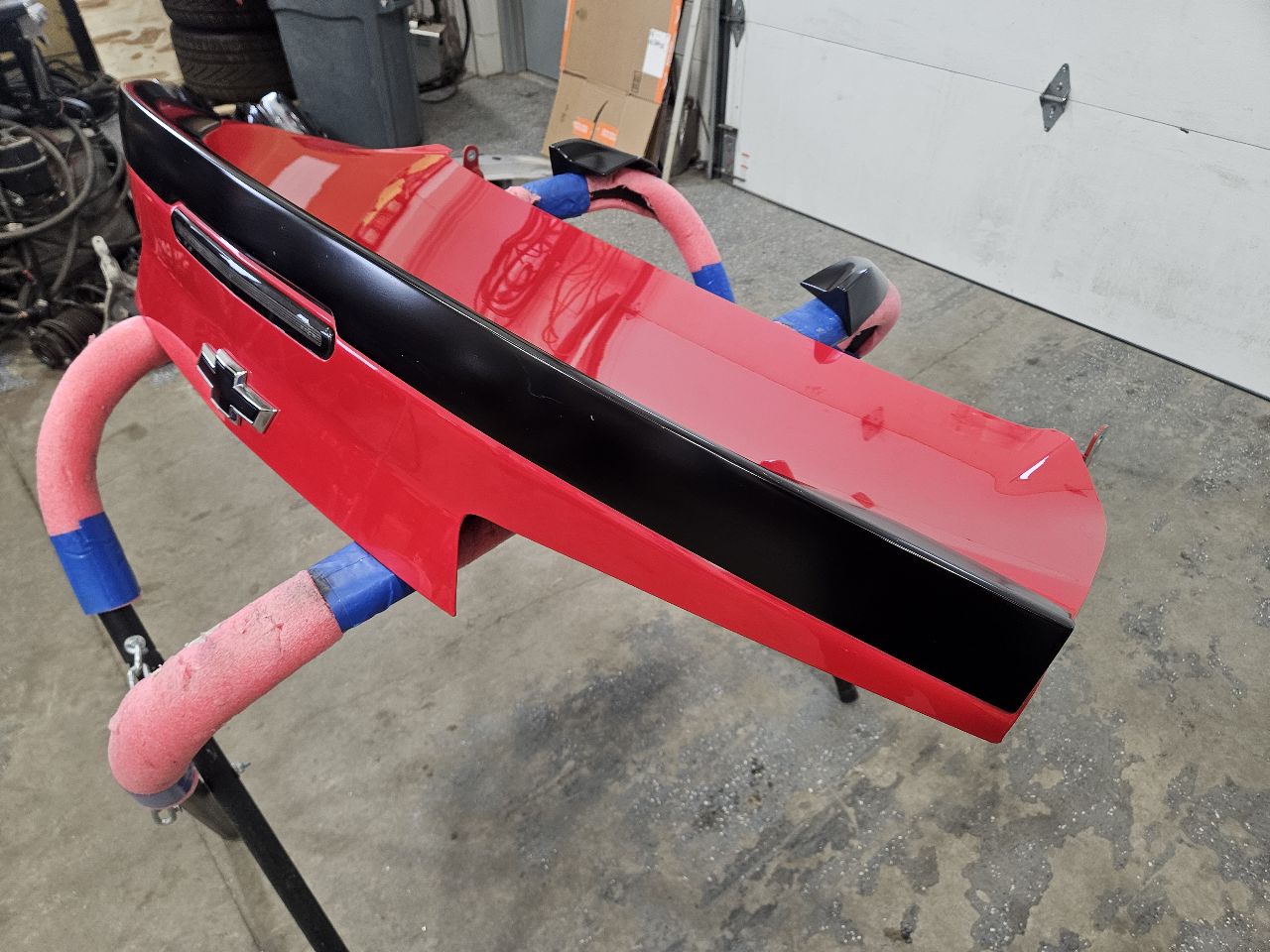 2018 CAMARO SS 1LE DECKLID & SPOILER RED G7C 26981 - image 2
