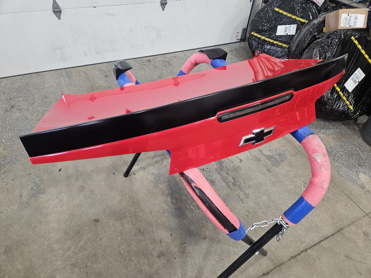 2018 CAMARO SS 1LE DECKLID & SPOILER RED G7C 26981 - image 4