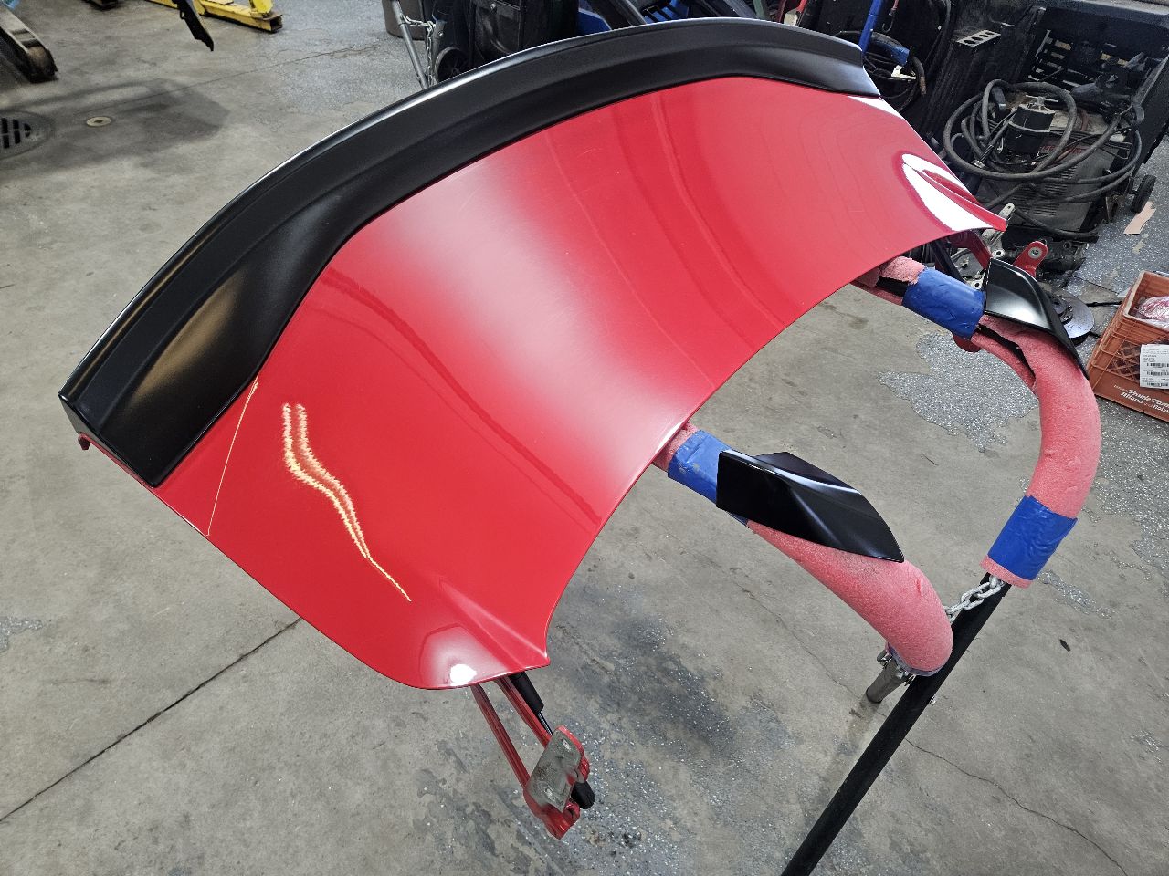 2018 CAMARO SS 1LE DECKLID & SPOILER RED G7C 26981 - image 6
