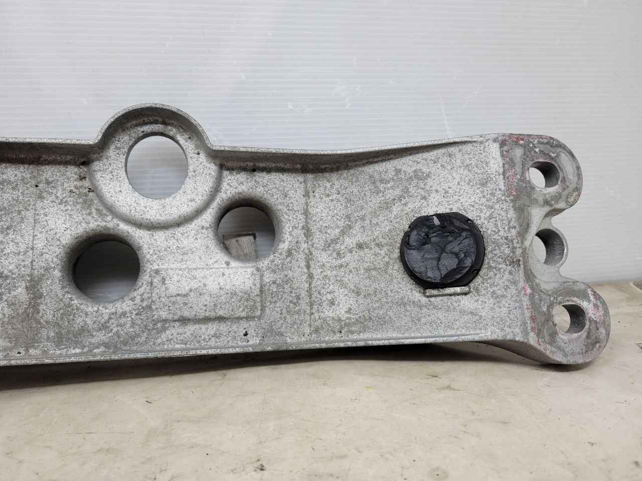 2018 CAMARO SS M6 TR6060 TRANS CROSSMEMBER 26986 - image 3