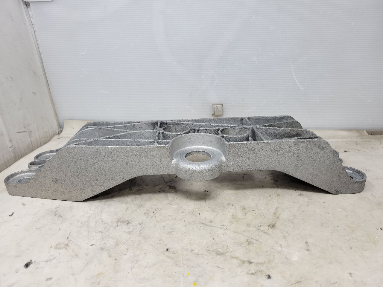 2018 CAMARO SS M6 TR6060 TRANS CROSSMEMBER 26986 - image 4