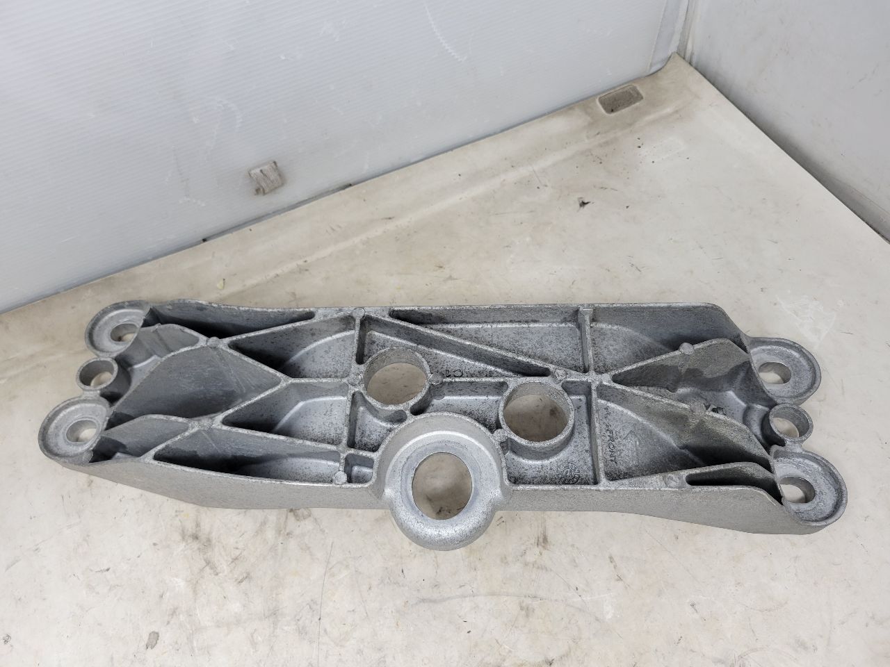 2018 CAMARO SS M6 TR6060 TRANS CROSSMEMBER 26986 - image 8