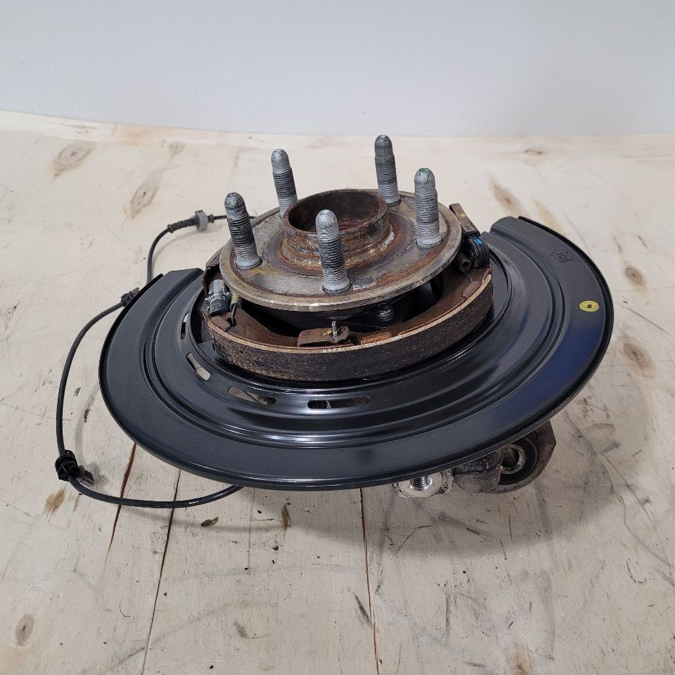 2018 CAMARO RH PASSENGER REAR SPINDLE SS 1LE 27028 - image 1