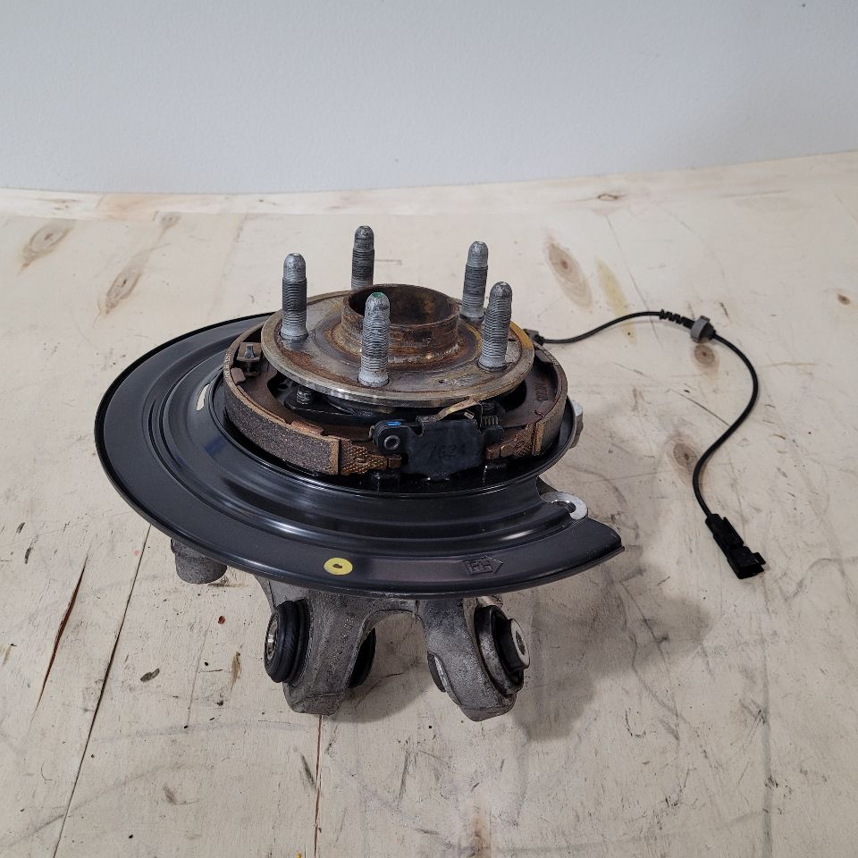 2018 CAMARO RH PASSENGER REAR SPINDLE SS 1LE 27028 - image 2