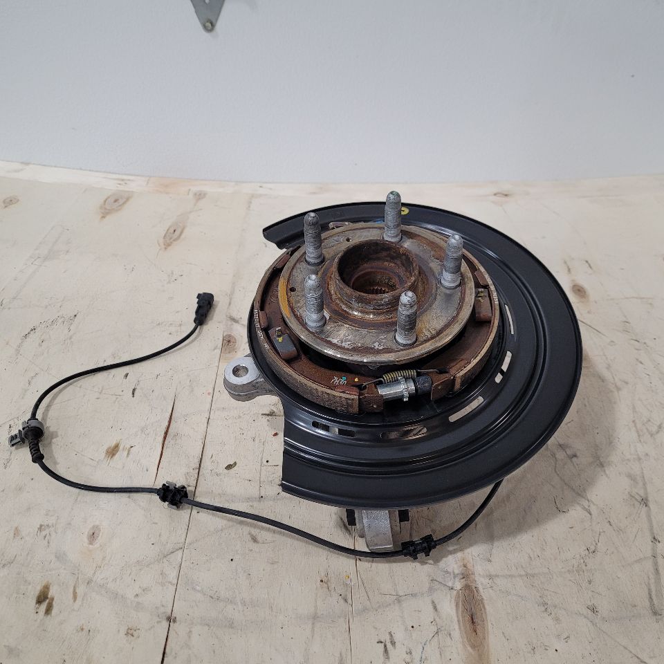 2018 CAMARO RH PASSENGER REAR SPINDLE SS 1LE 27028 - image 4
