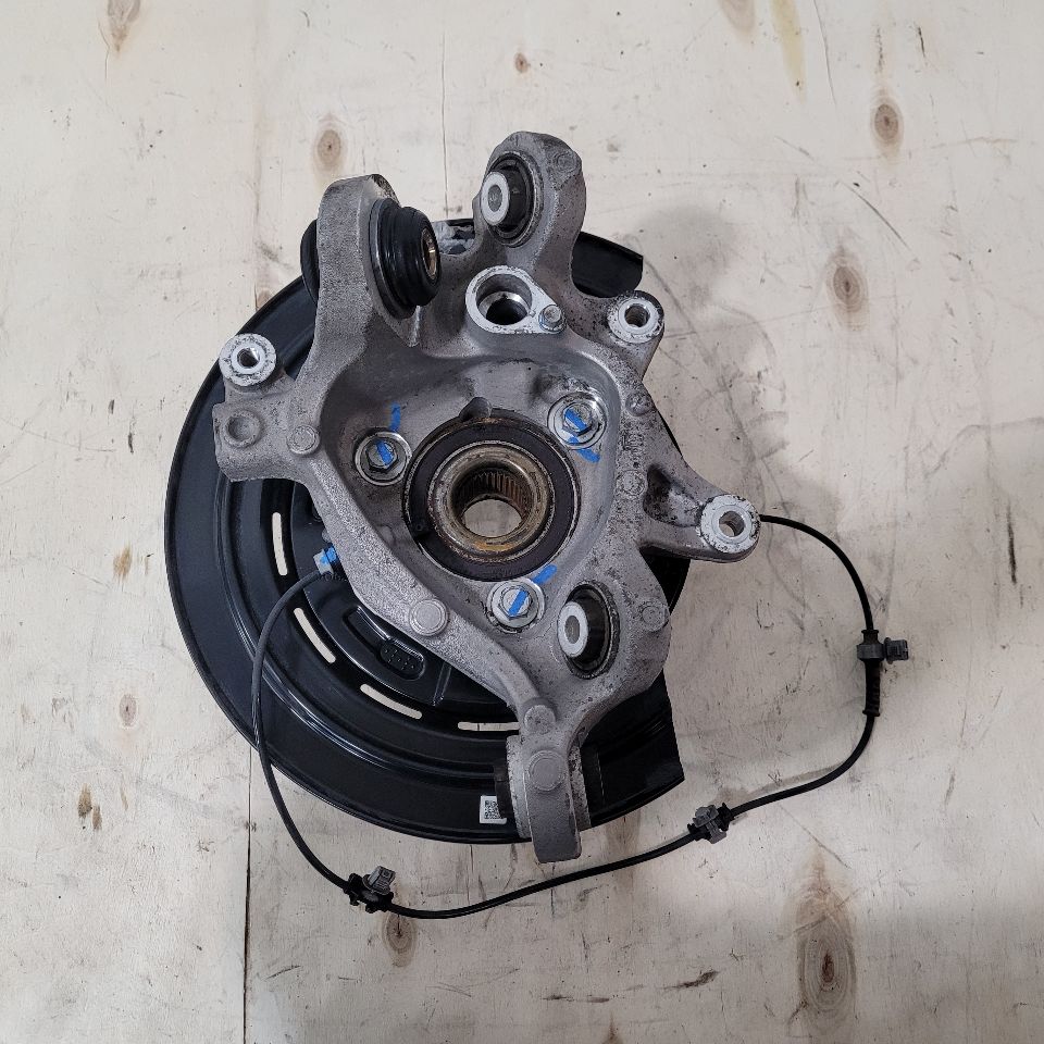 2018 CAMARO RH PASSENGER REAR SPINDLE SS 1LE 27028 - image 9