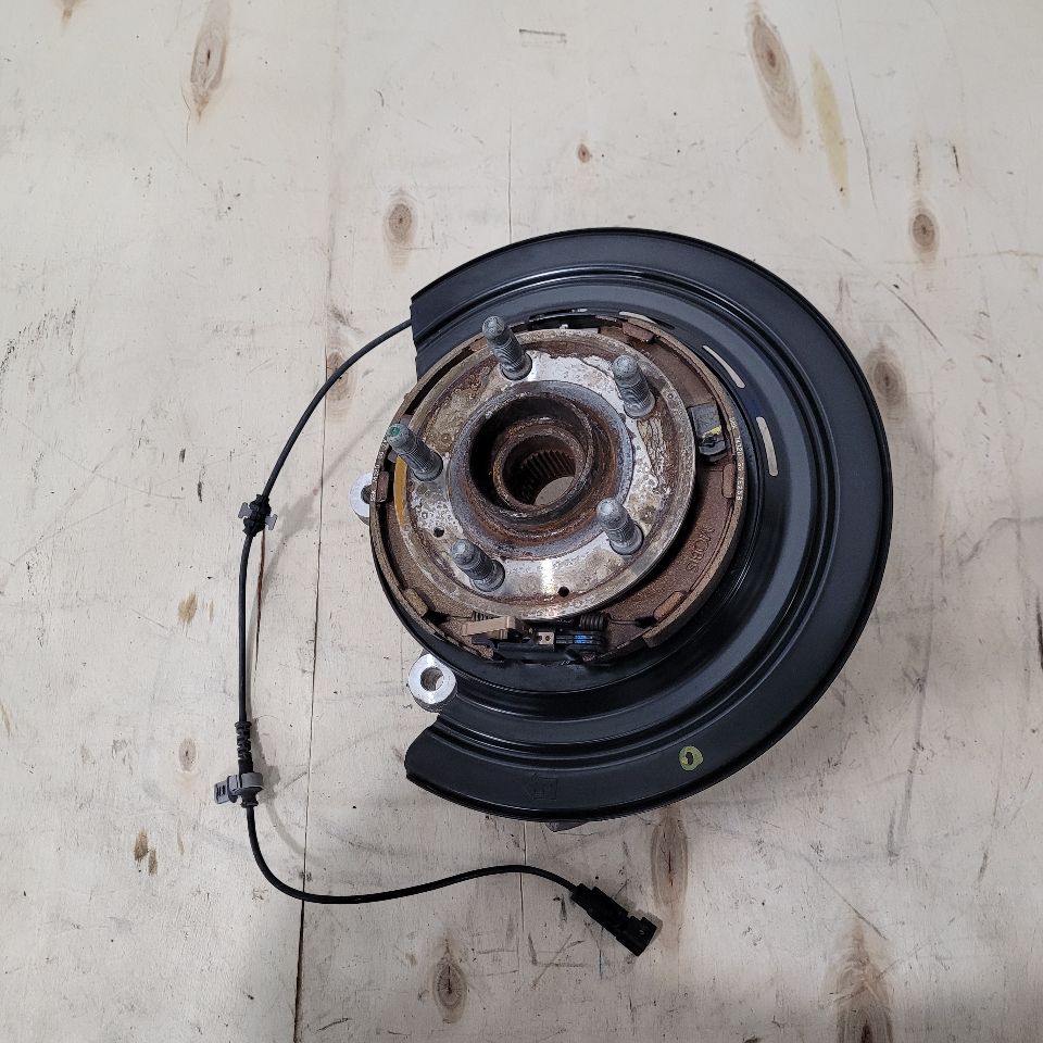 2018 CAMARO LH DRIVER REAR SPINDLE SS 1LE 27029 - image 6