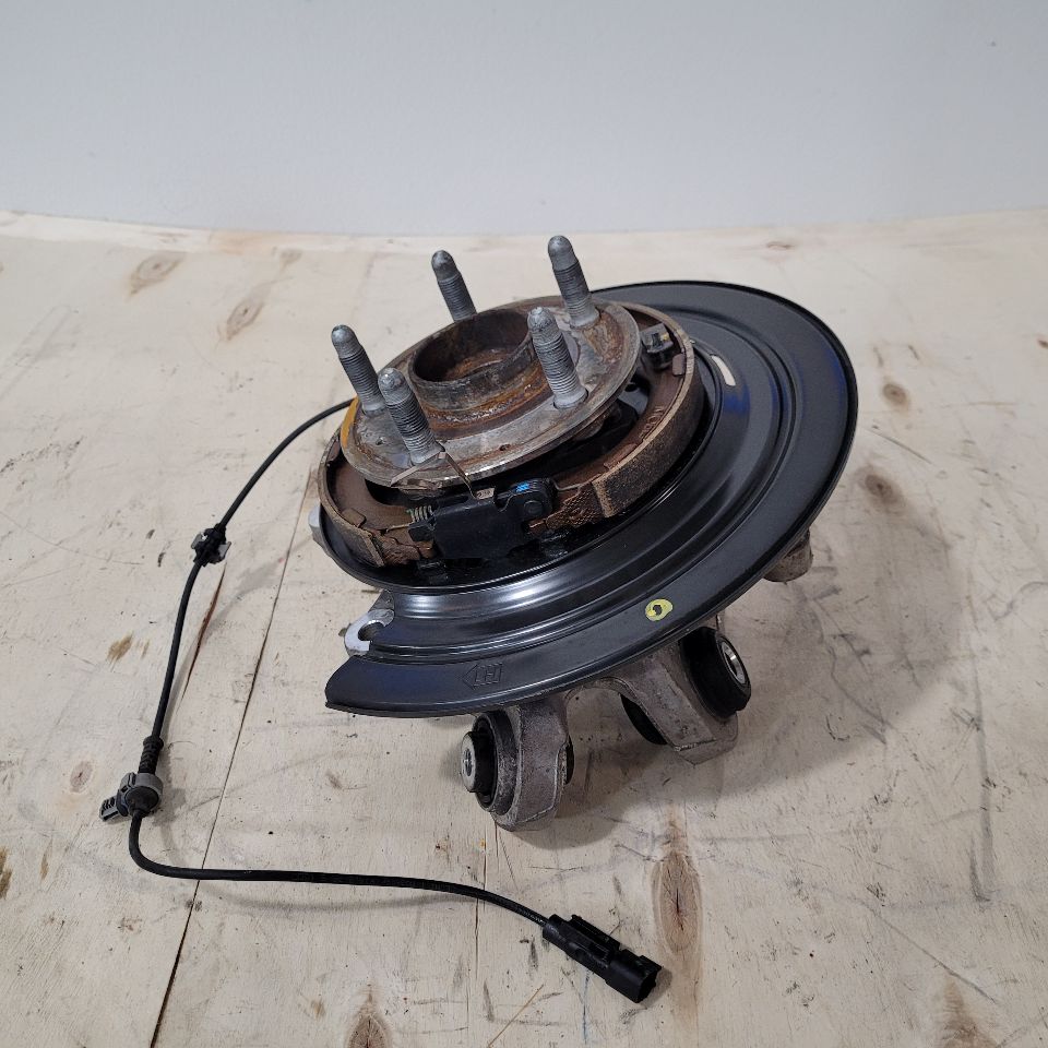 2018 CAMARO LH DRIVER REAR SPINDLE SS 1LE 27029 - image 7
