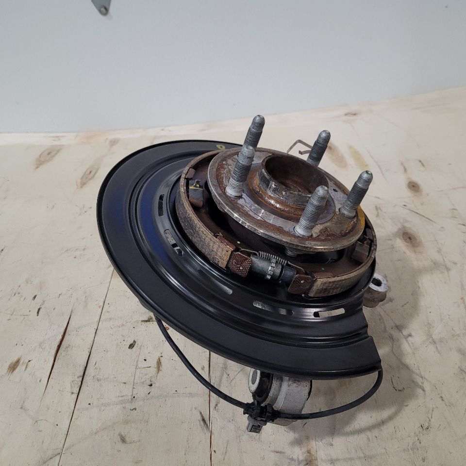 2018 CAMARO LH DRIVER REAR SPINDLE SS 1LE 27029 - image 9
