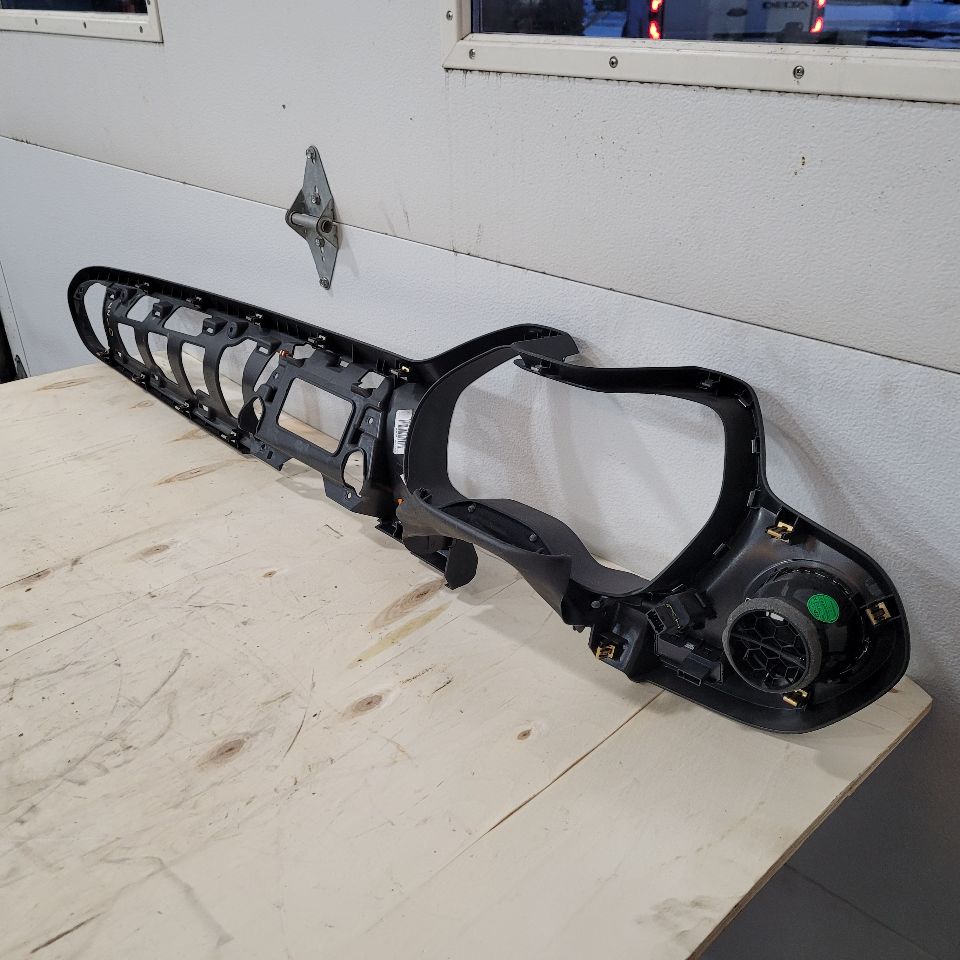 2018 CAMARO DASH BEZEL CLUSTER SURROUND TRIM 27040 - image 9