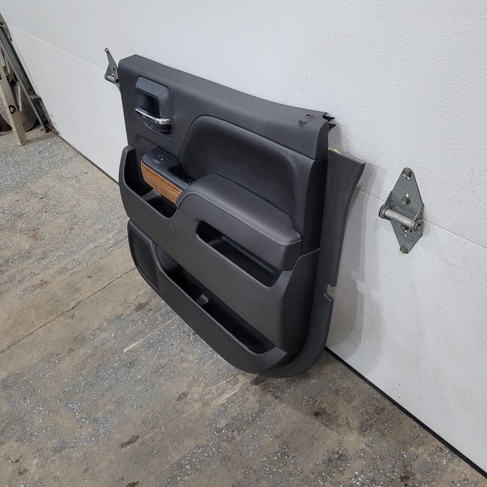 2017 SILVRDO15 RH REAR DOOR TRIM PANEL HIGH COUNTRY 27100 - image 2
