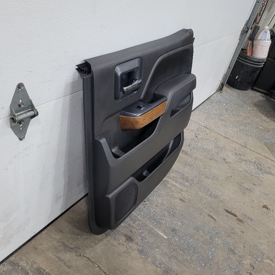 2017 SILVRDO15 RH REAR DOOR TRIM PANEL HIGH COUNTRY 27100 - image 3