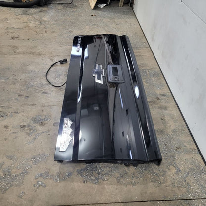 2017 SILVRDO15 TAILGATE BLACK LOWER CORNER DMG 7D2 27102 - image 3