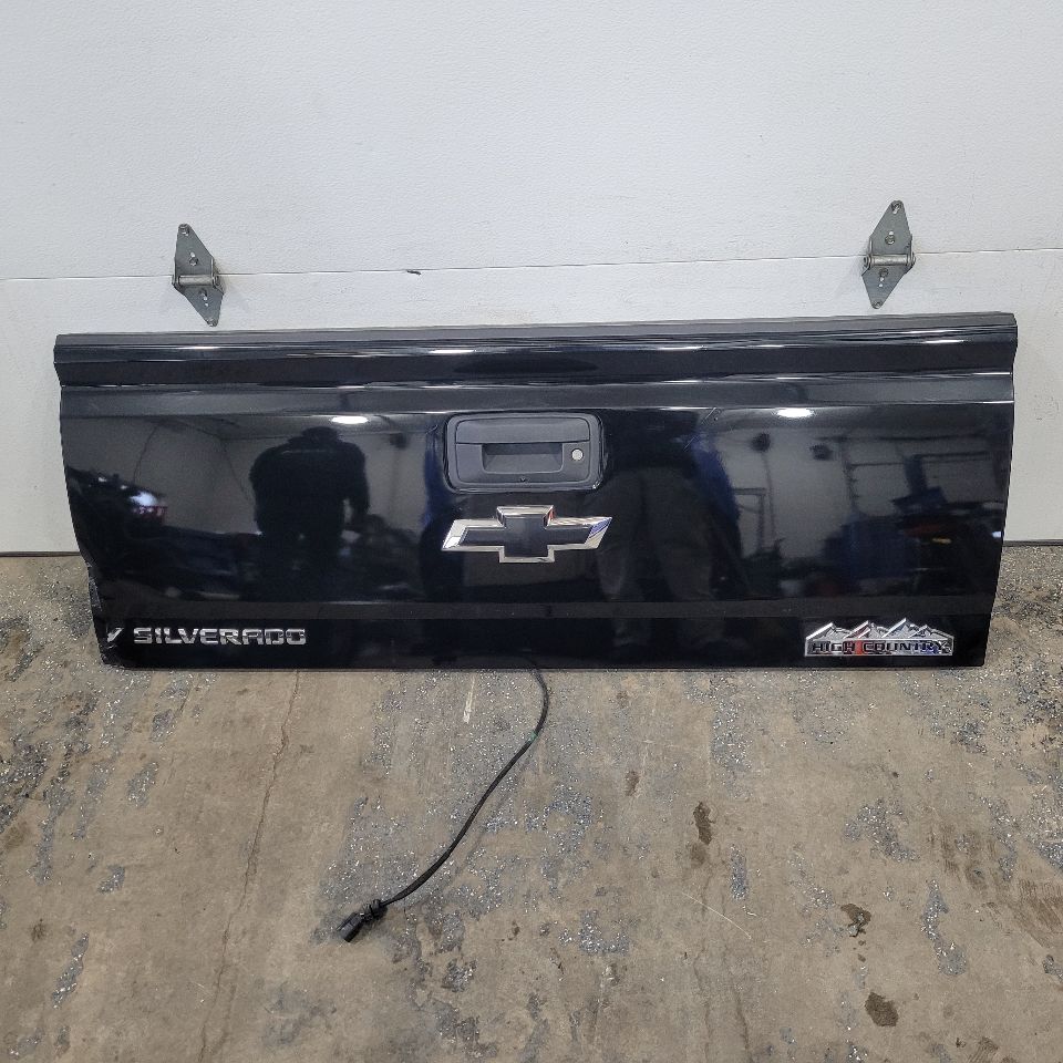 2017 SILVRDO15 TAILGATE BLACK LOWER CORNER DMG 7D2 27102 - image 7