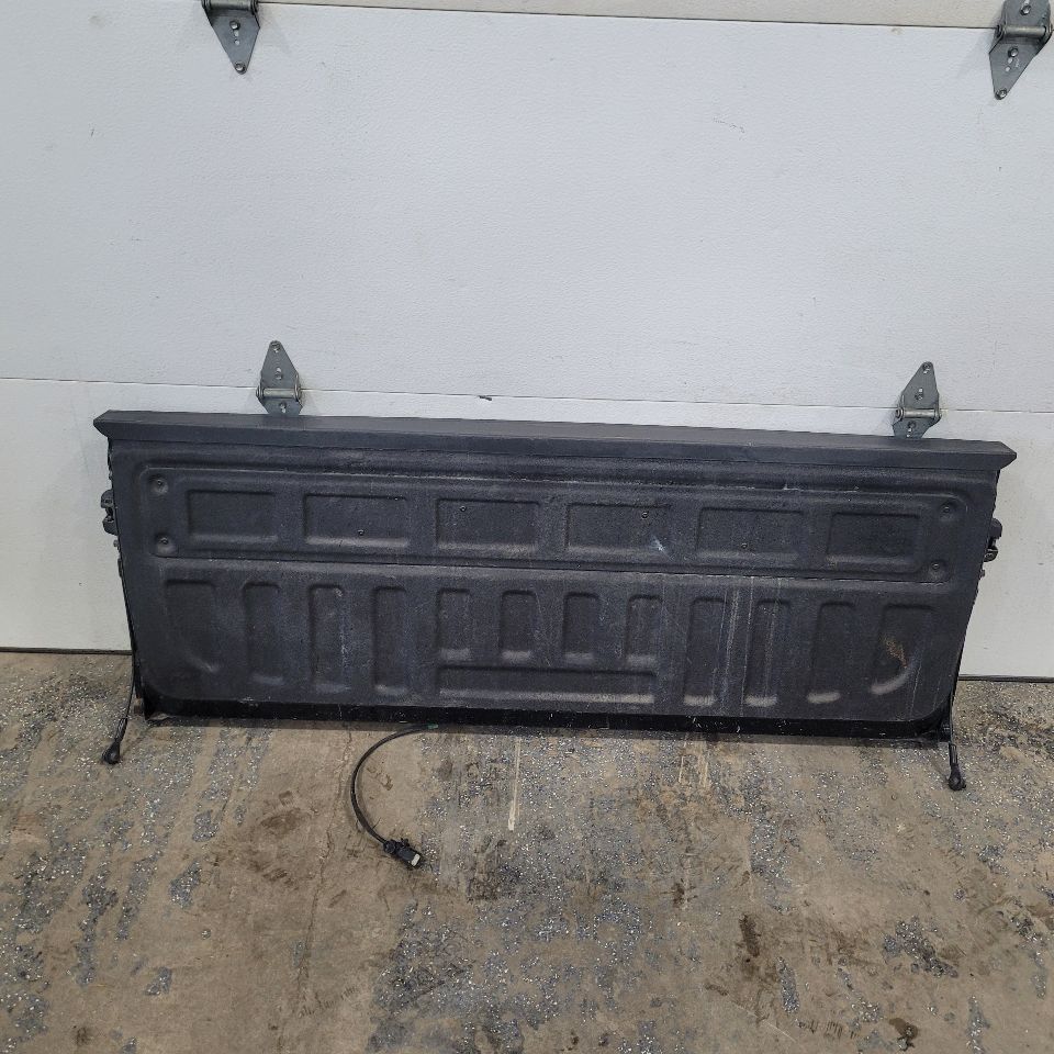 2017 SILVRDO15 TAILGATE BLACK LOWER CORNER DMG 7D2 27102 - image 11
