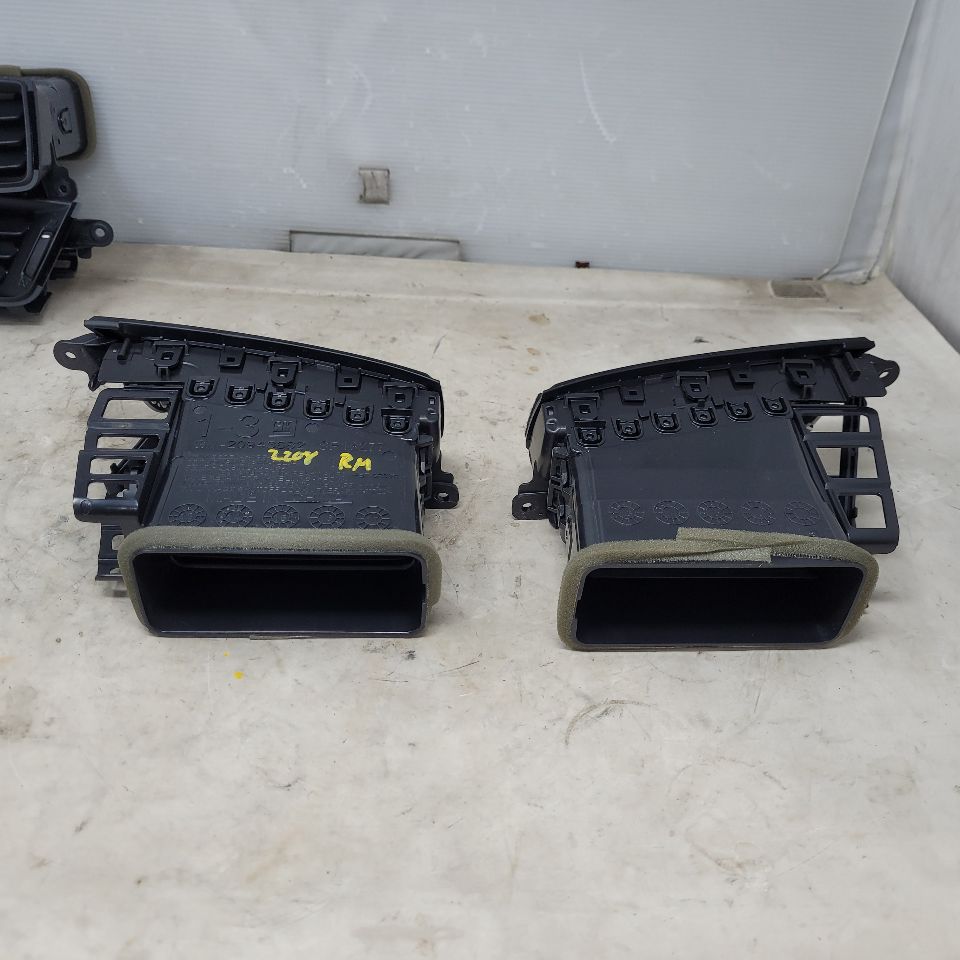 2017 SILVRDO15 SET OF 4 DASH VENTS 27106 - image 4