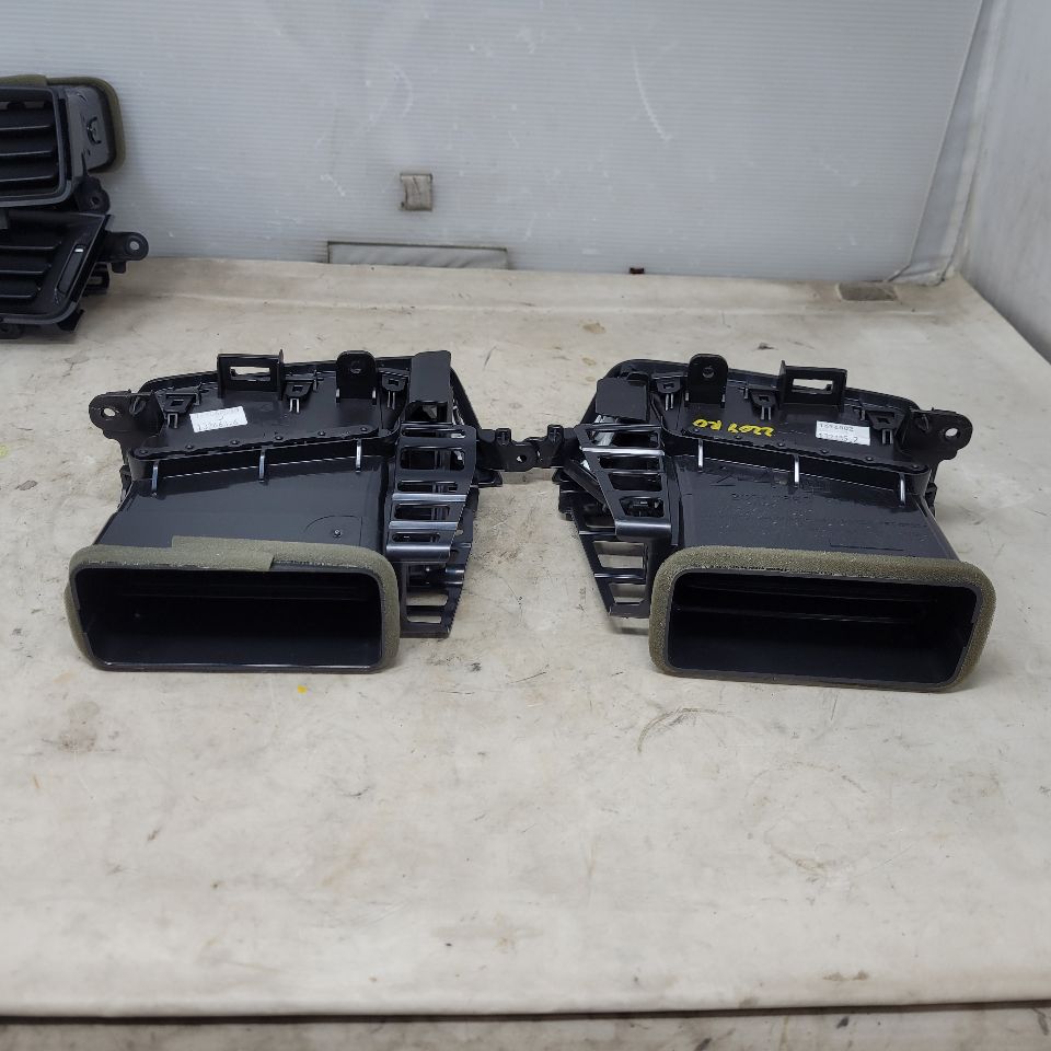 2017 SILVRDO15 SET OF 4 DASH VENTS 27106 - image 8