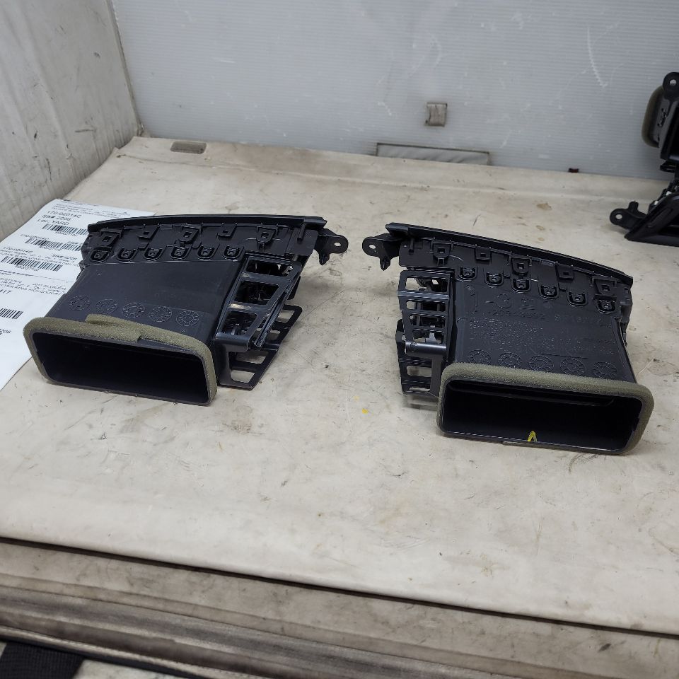 2017 SILVRDO15 SET OF 4 DASH VENTS 27106 - image 12