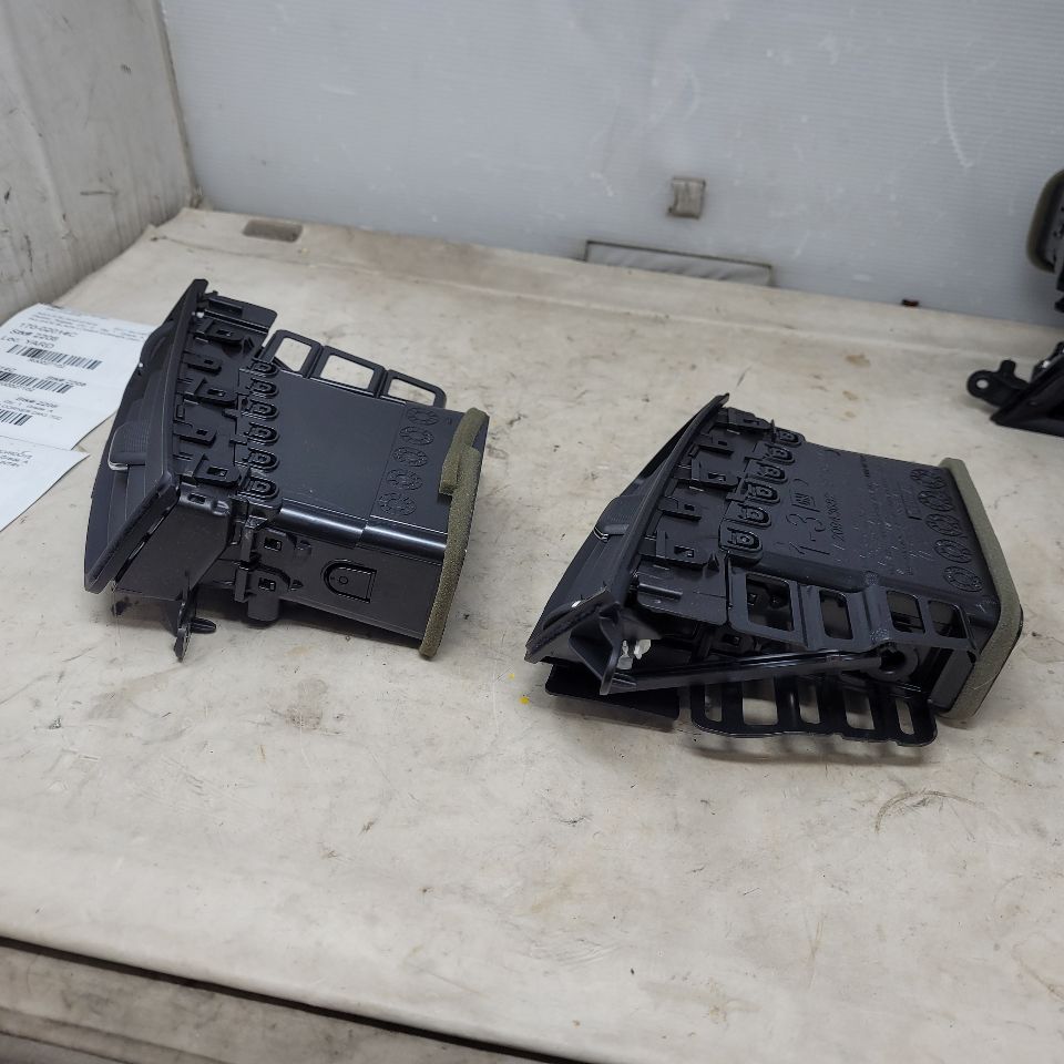 2017 SILVRDO15 SET OF 4 DASH VENTS 27106 - image 13