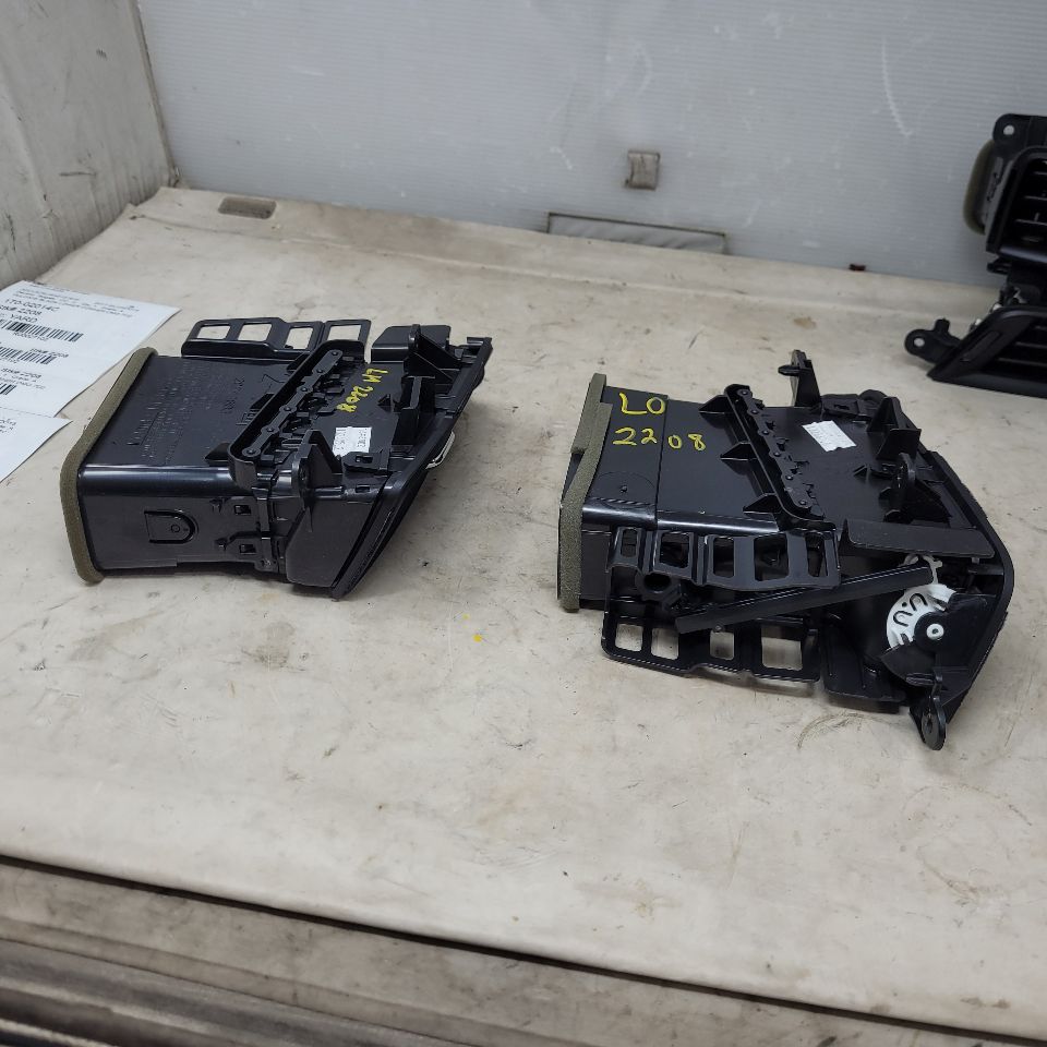 2017 SILVRDO15 SET OF 4 DASH VENTS 27106 - image 15