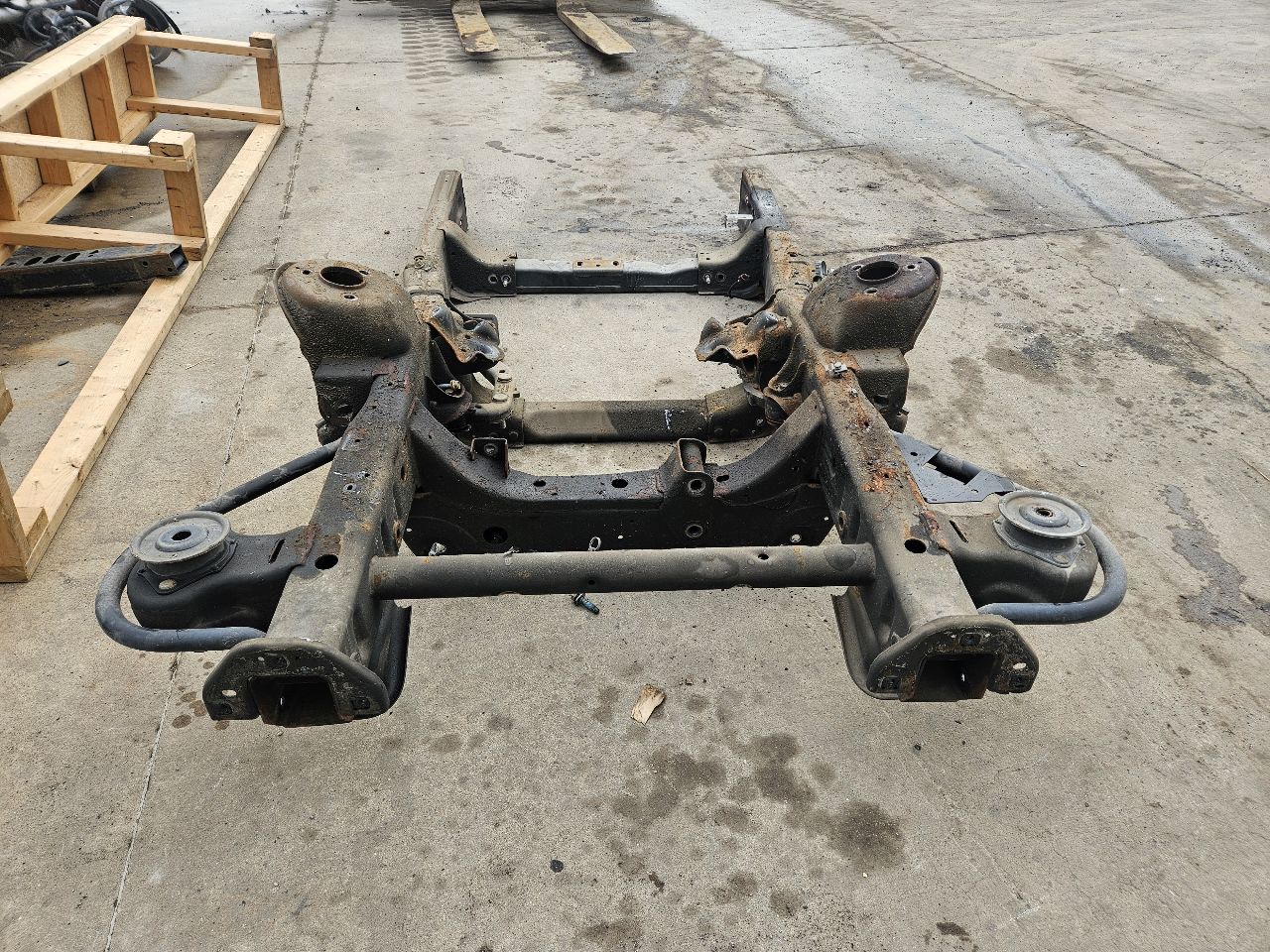 2017 SILVRDO15 FRONT FRAME HALF ONLY 4X4 27112 - image 1