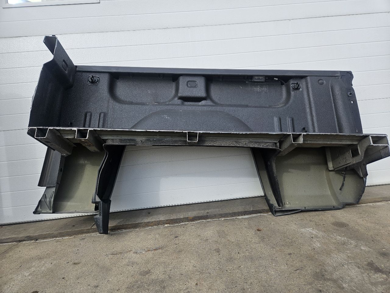2017 SILVERADO RH PASSENGER 5'9" BEDSIDE BLACK GBA 27127 - image 1