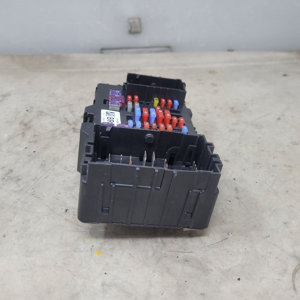 2017 SILVRDO15 LH DASH FUSE BOX JUNCTION 23459422 27161 - image 1