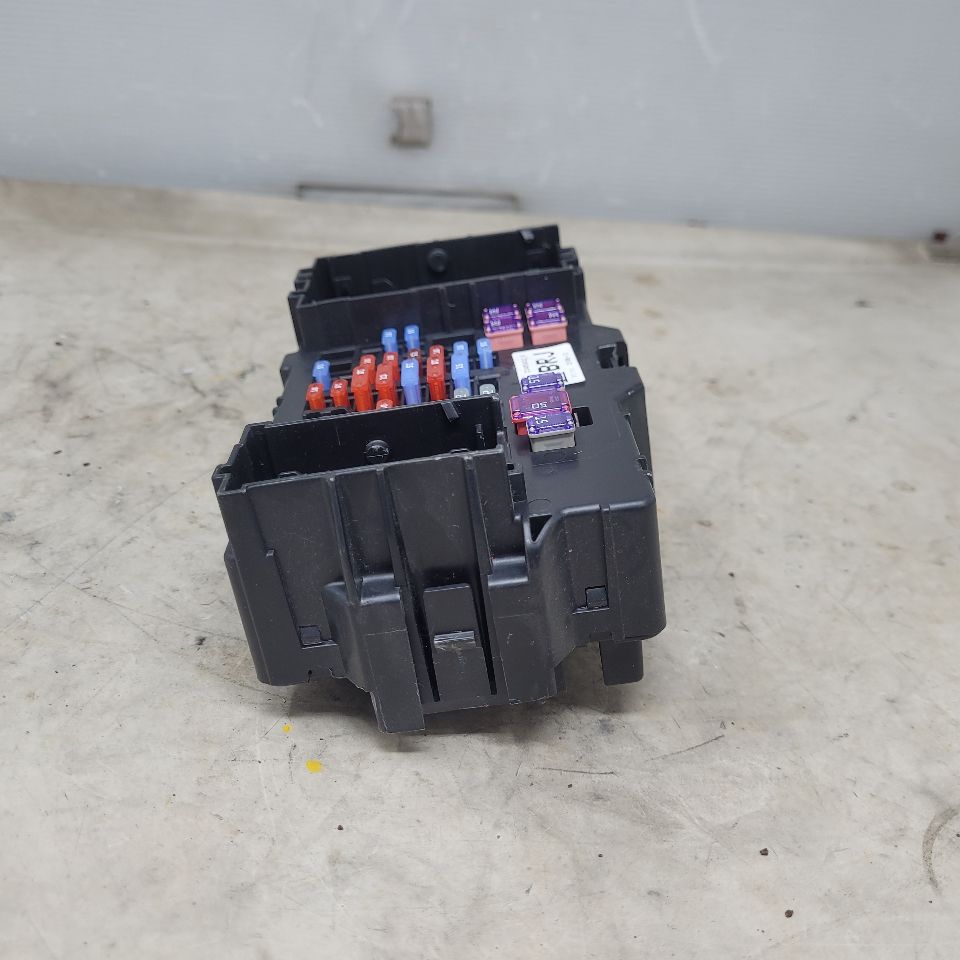 2017 SILVRDO15 LH DASH FUSE BOX JUNCTION 23459422 27161 - image 3