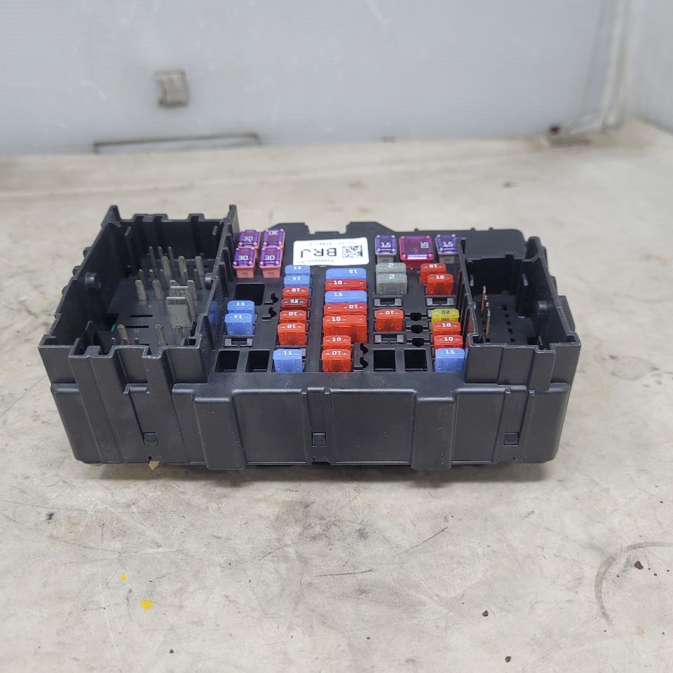 2017 SILVRDO15 LH DASH FUSE BOX JUNCTION 23459422 27161 - image 4