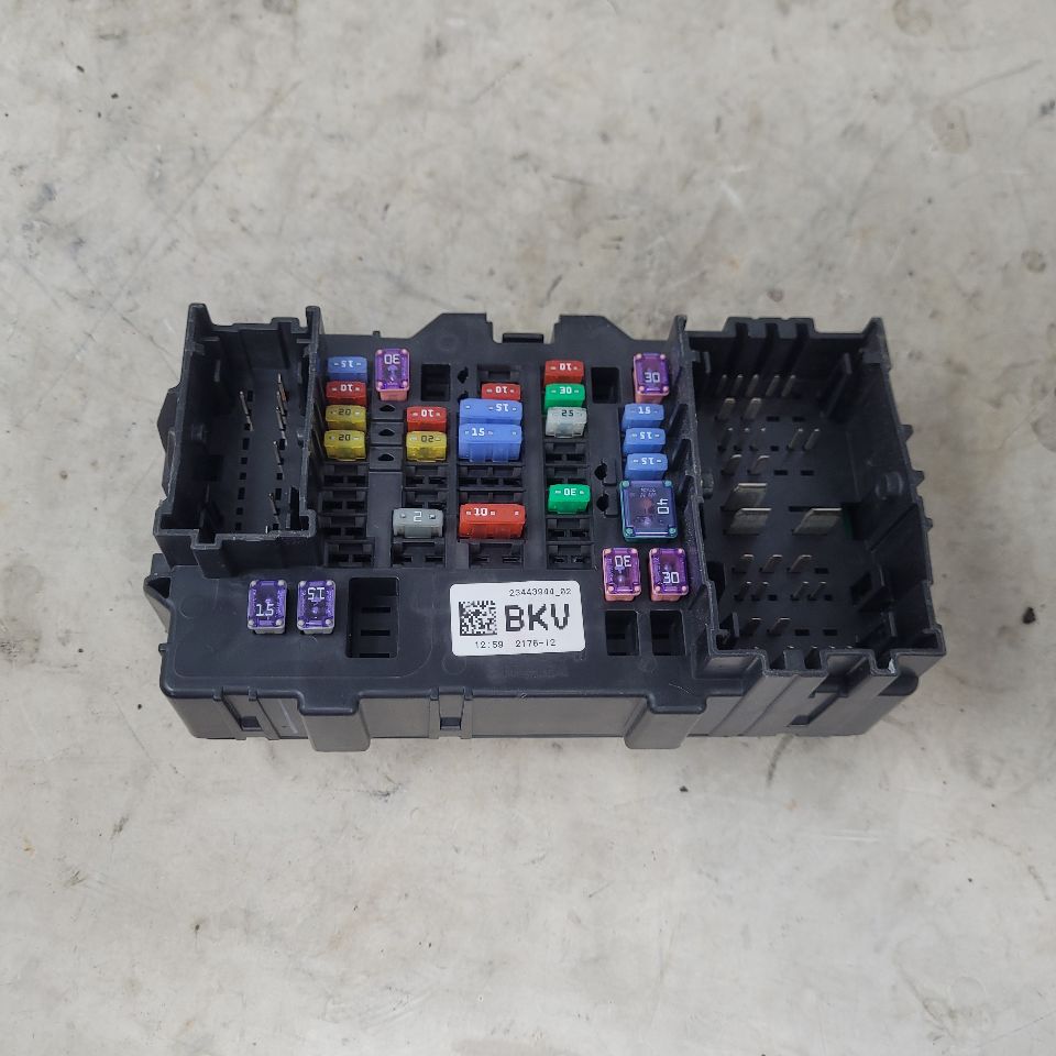 2017 SILVRDO15 RH DASH FUSE BOX JUNCTION 23443944 27162 - image 5