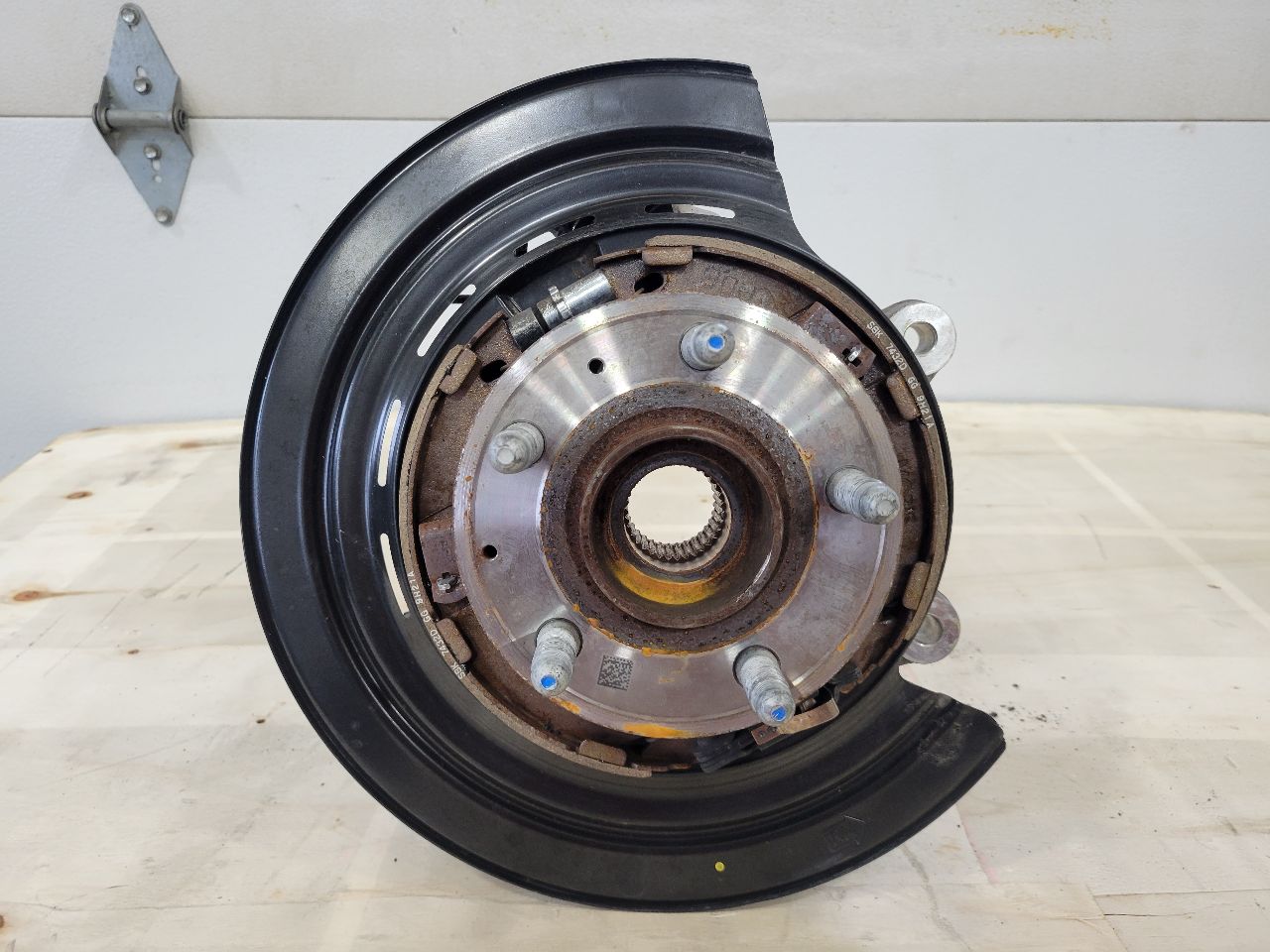 2022 CAMARO RH PASSENGER REAR SPINDLE HUB SS 1LE 27197 - image 1