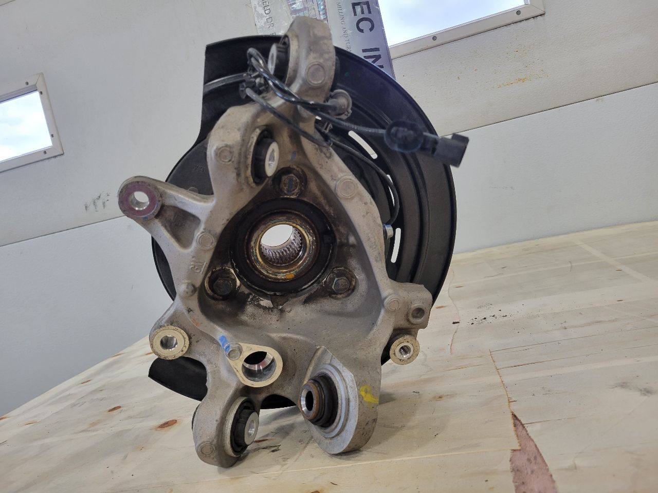 2022 CAMARO RH PASSENGER REAR SPINDLE HUB SS 1LE 27197 - image 7