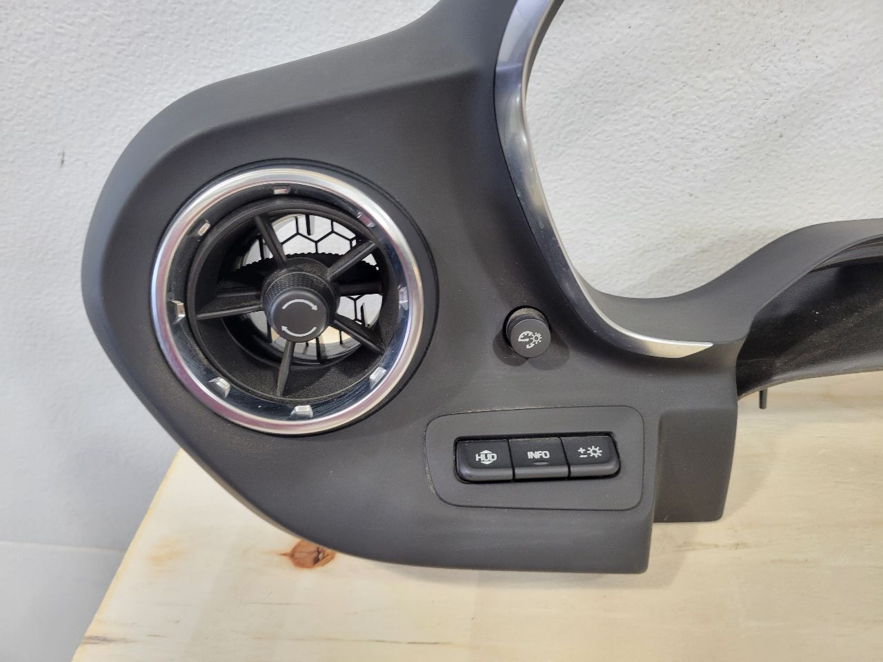 2022 CAMARO DASH BEZEL RADIO SURROUND TRIM 27202 - image 3