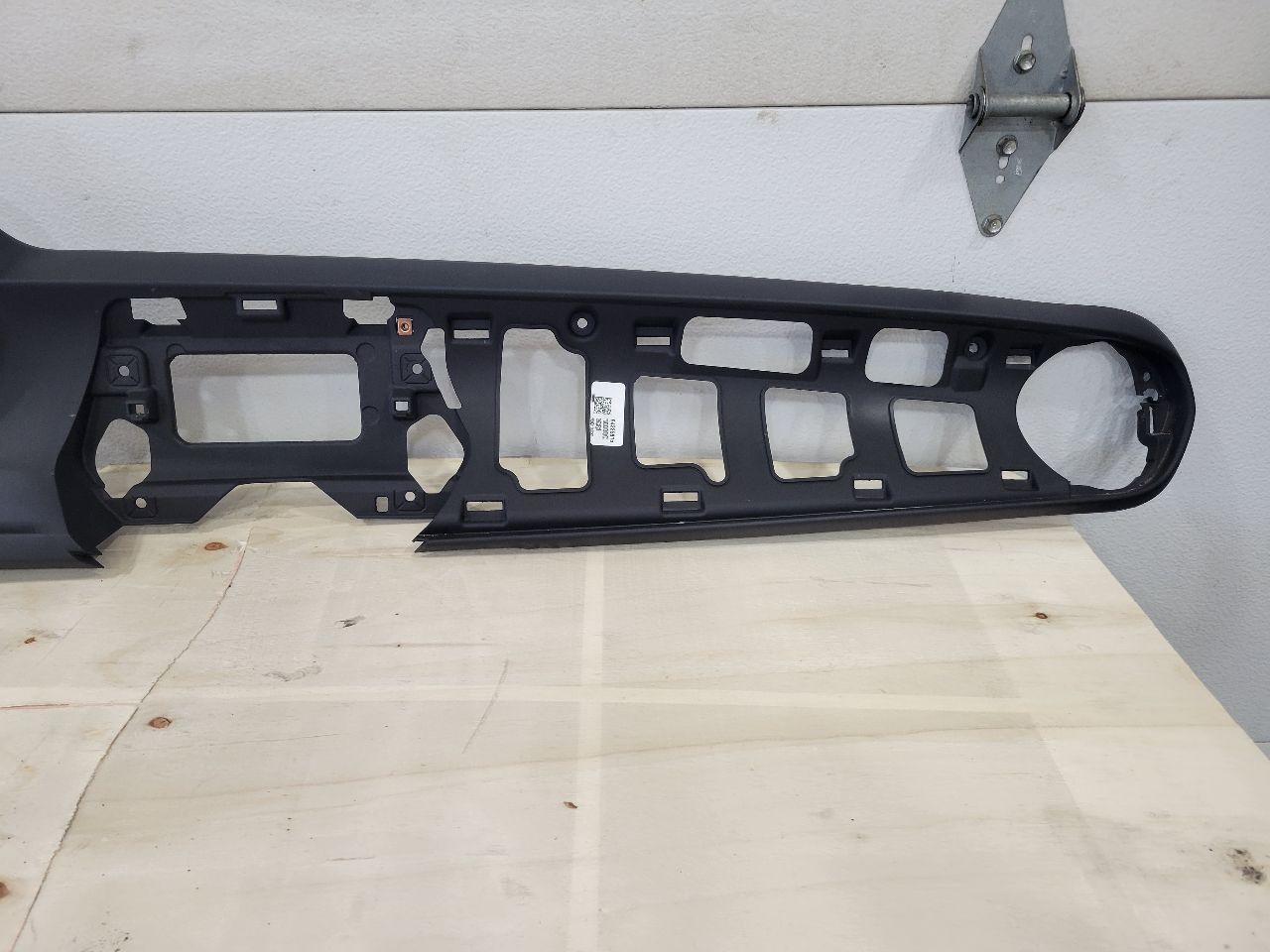 2022 CAMARO DASH BEZEL RADIO SURROUND TRIM 27202 - image 5