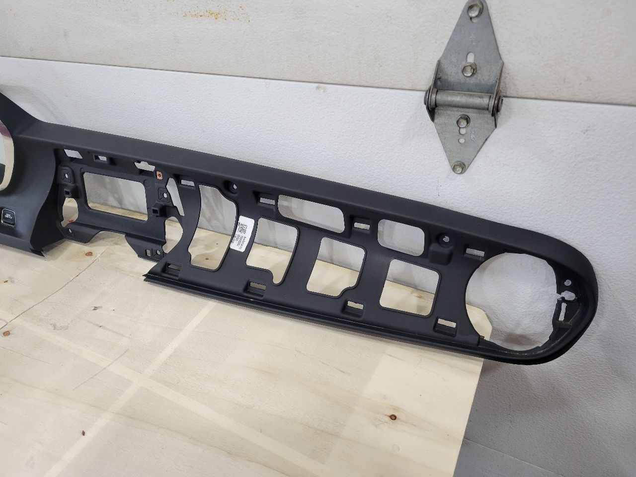 2022 CAMARO DASH BEZEL RADIO SURROUND TRIM 27202 - image 7