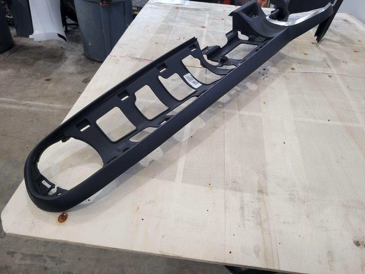 2022 CAMARO DASH BEZEL RADIO SURROUND TRIM 27202 - image 8