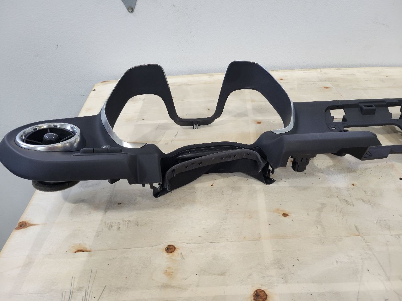 2022 CAMARO DASH BEZEL RADIO SURROUND TRIM 27202 - image 10