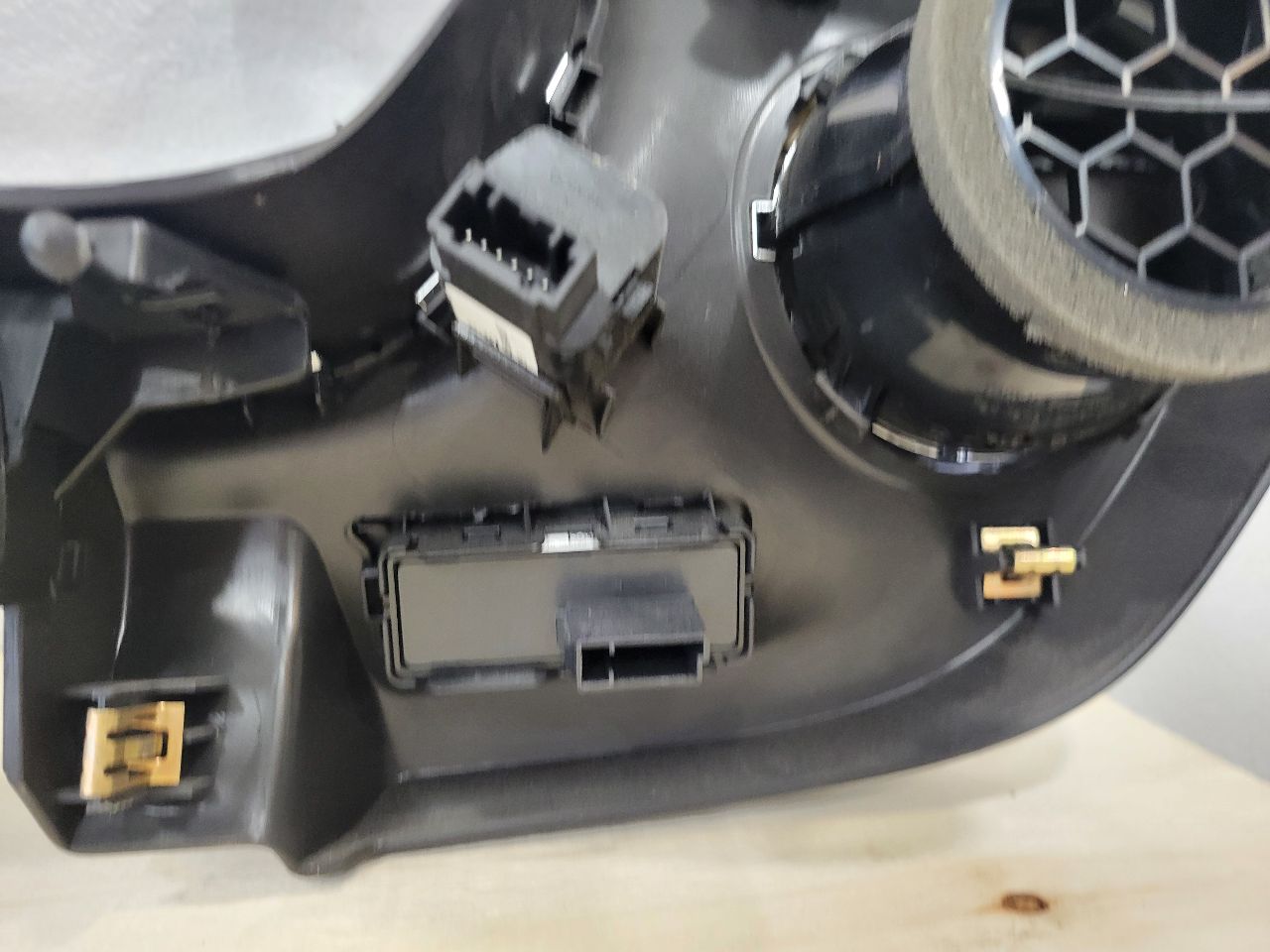 2022 CAMARO DASH BEZEL RADIO SURROUND TRIM 27202 - image 15