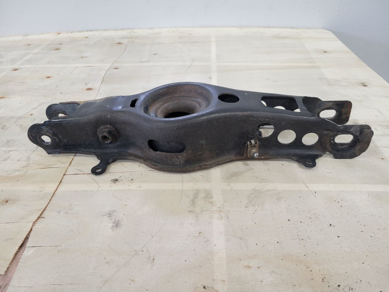 2022 CAMARO LH DRIVER LOWER CONTROL ARM 84382226 27205 - image 1