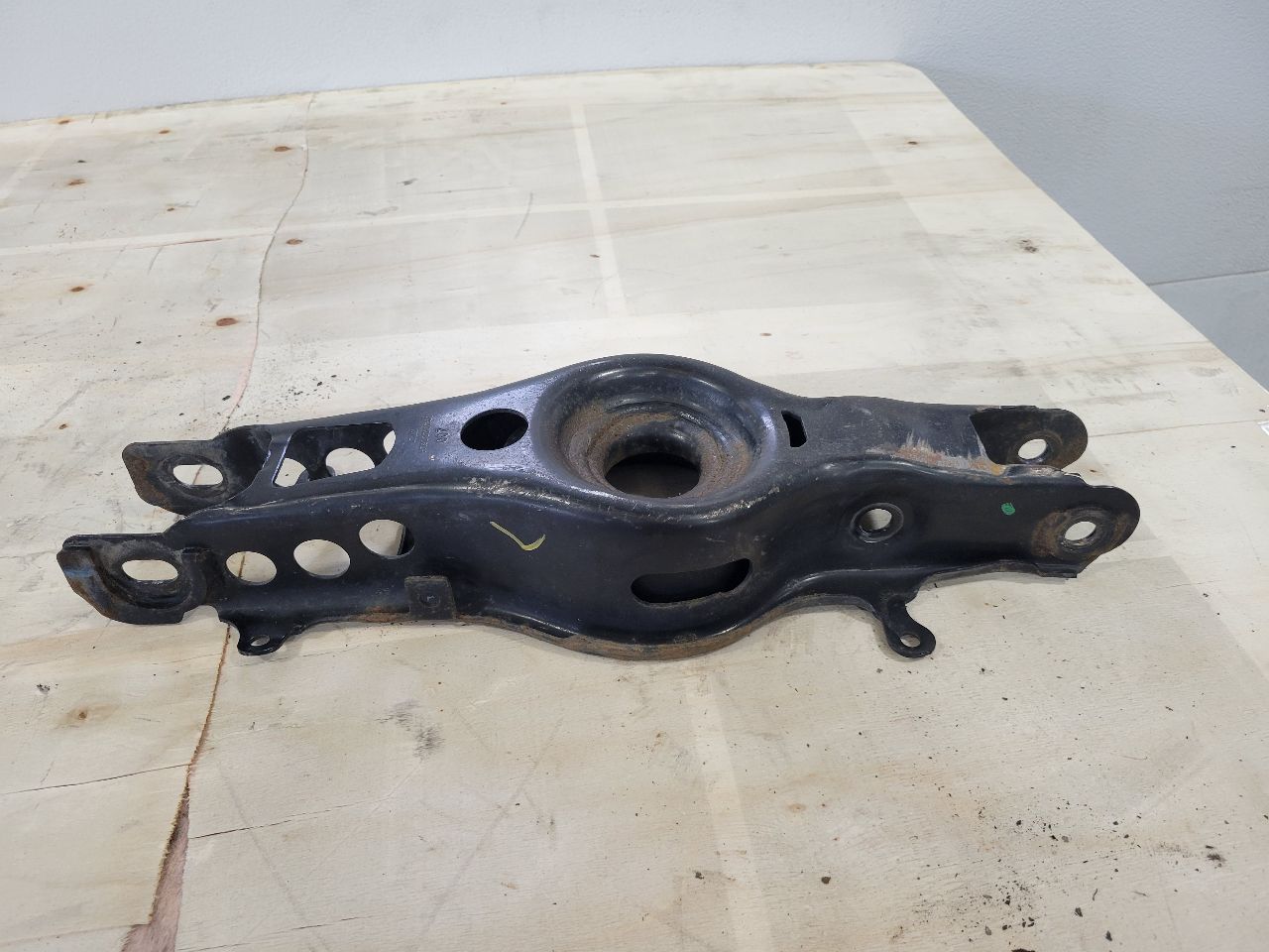 2022 CAMARO LH DRIVER LOWER CONTROL ARM 84382226 27205 - image 4