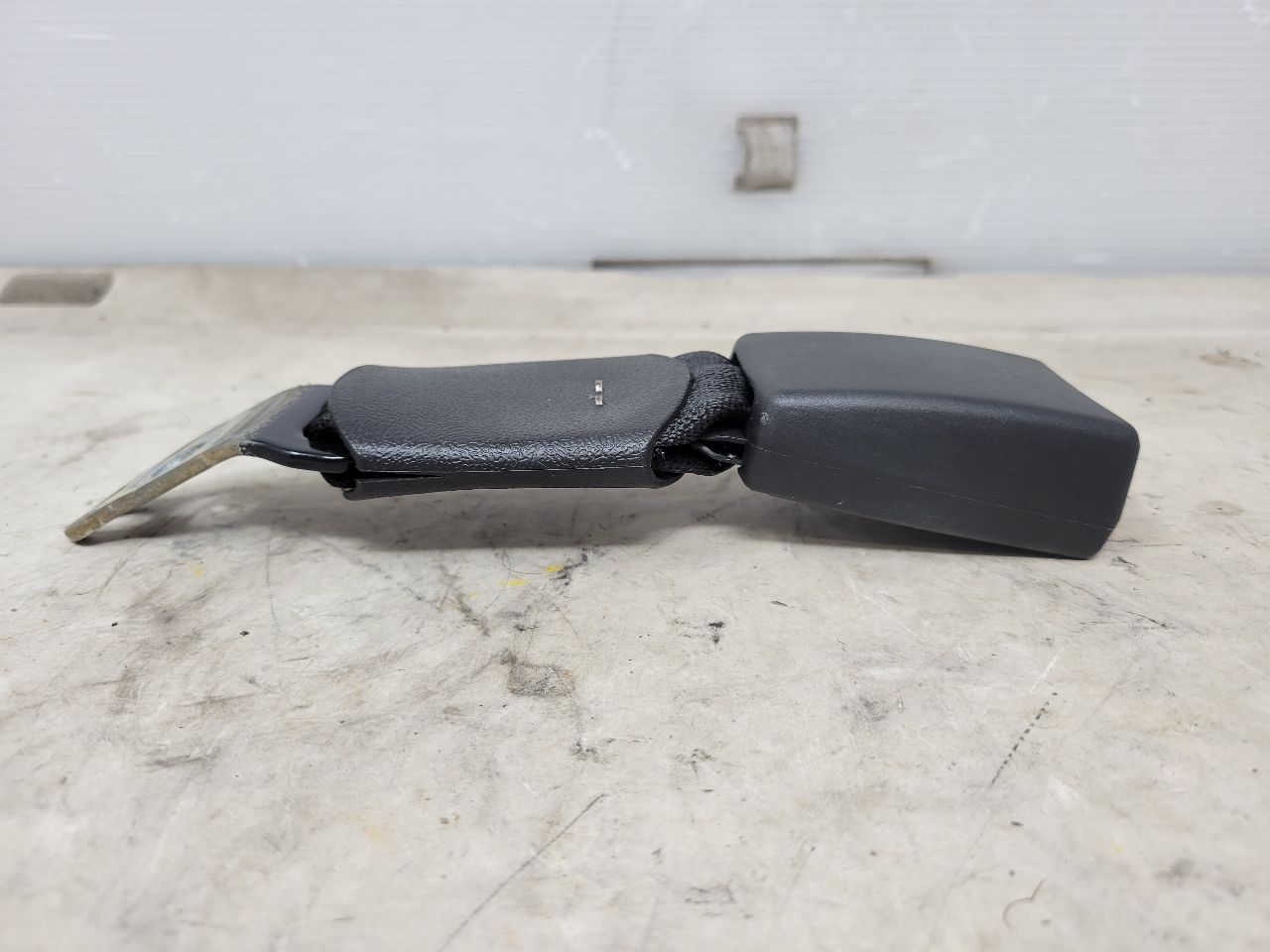 2022 CAMARO REAR SEAT BELT BUCKLE 84496659 27224 - image 2