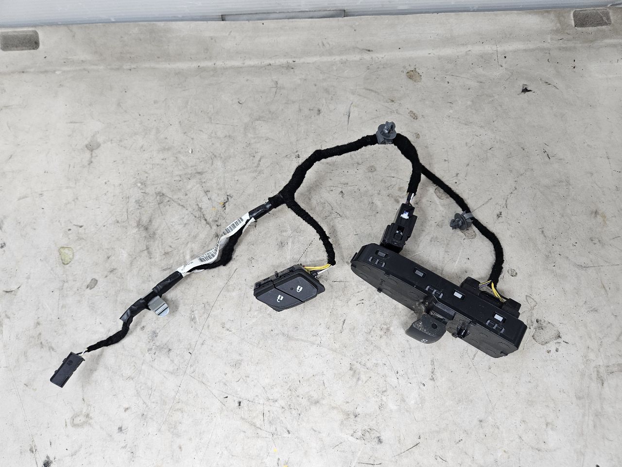 2022 CAMARO RH DOOR PANEL WIRING & SWITCHES 27260 - image 2