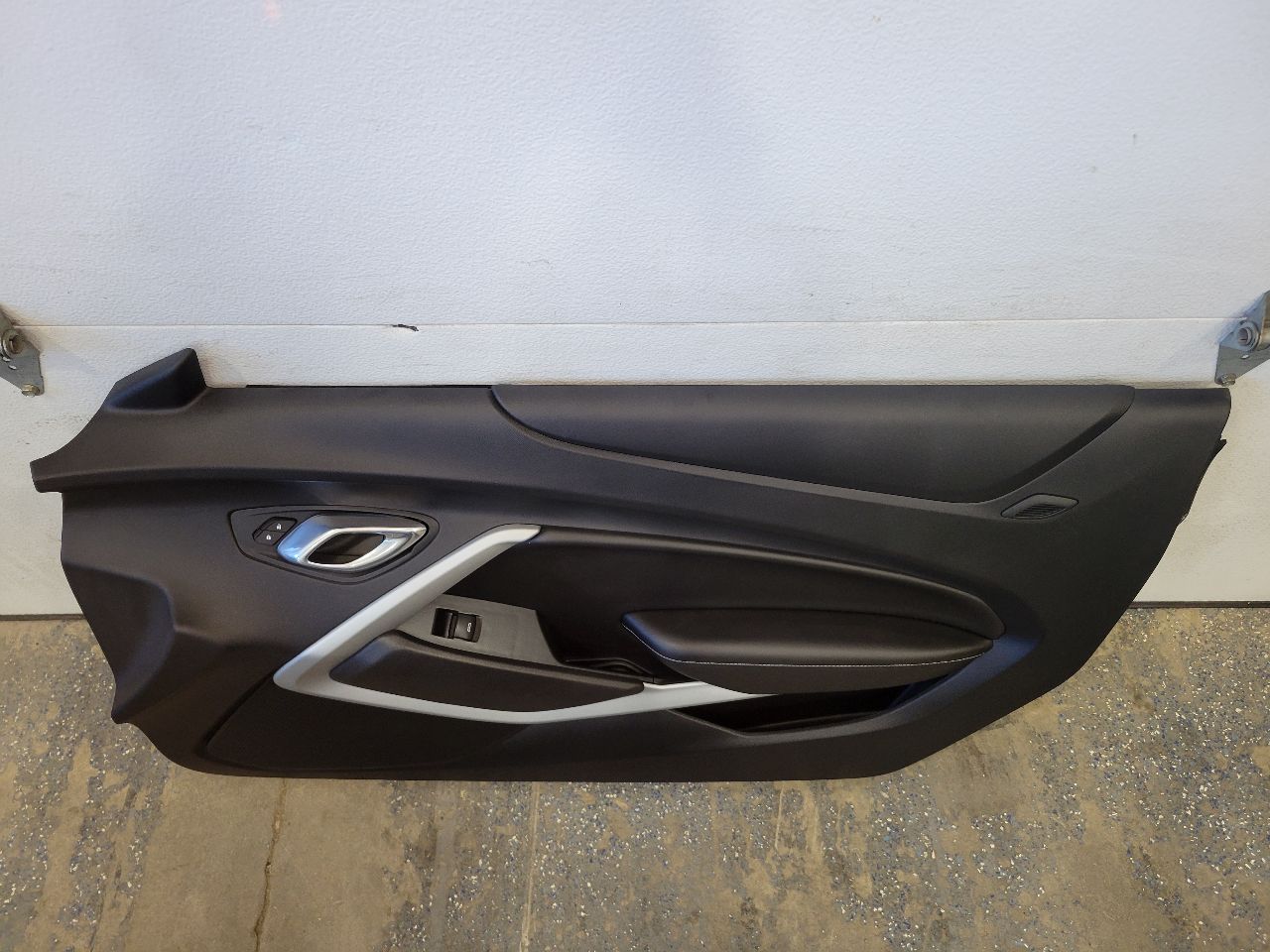 2018 CAMARO RH PASSENGER FRONT DOOR PANEL COUPE 27287 - image 2