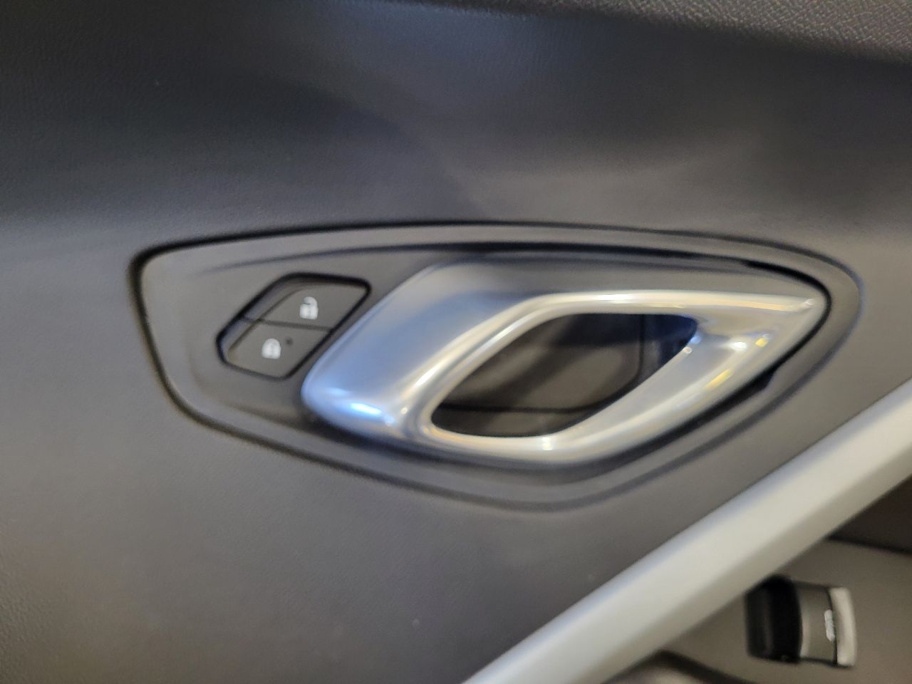 2018 CAMARO RH PASSENGER FRONT DOOR PANEL COUPE 27287 - image 5