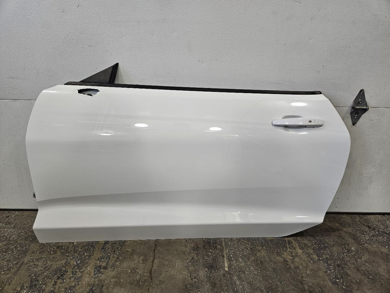 2018 CAMARO LH DOOR 000 SUMMIT OLYMPIC WHITE GAZ 27297 - image 1