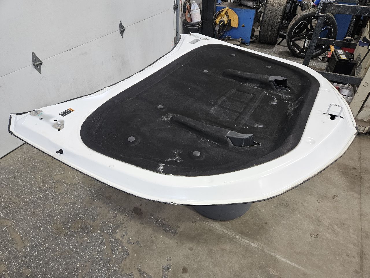 2018 CAMARO SS 1LE HOOD WHITE W/OEM VINYL WRAP 27302 - image 15