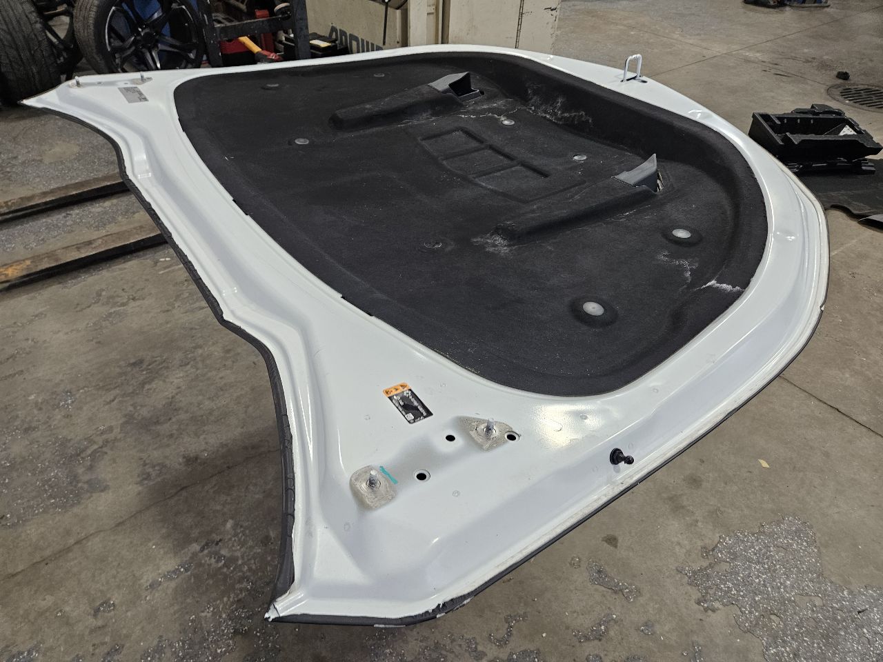 2018 CAMARO SS 1LE HOOD WHITE W/OEM VINYL WRAP 27302 - image 17